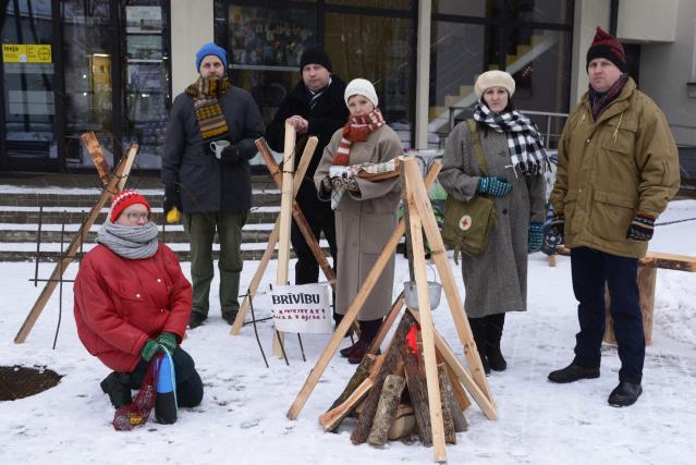 Barikāžu laika notikumu rekonstrukcijas foto muzejpedagoģiskajai programmai